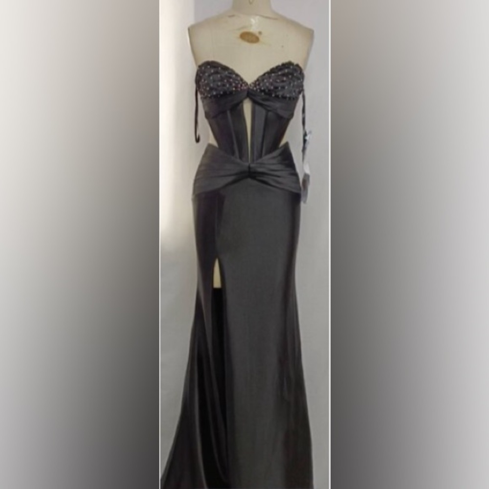Elegant Black Evening Gown with Slit